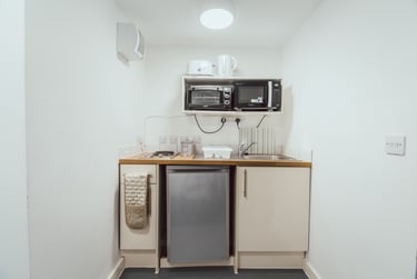 Silver Studio at Lomax Halls, 17 Hill Street, Stoke, ST41NL - Image 7